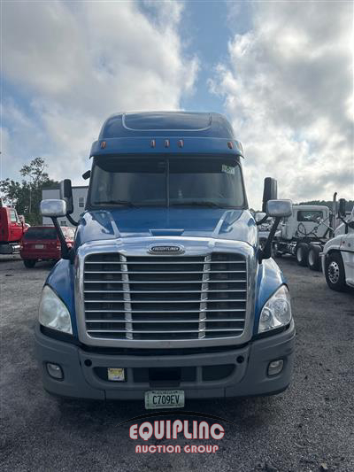 2018 Freightliner CASCADIA 6X4 T/A SLEEPER TRUCK