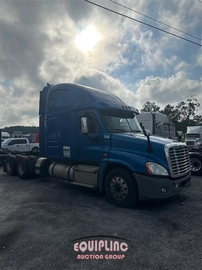 2018 Freightliner CASCADIA 6X4 T/A SLEEPER TRUCK