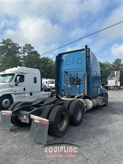 2018 Freightliner CASCADIA 6X4 T/A SLEEPER TRUCK