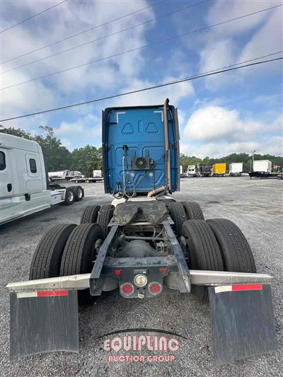 2018 Freightliner CASCADIA 6X4 T/A SLEEPER TRUCK