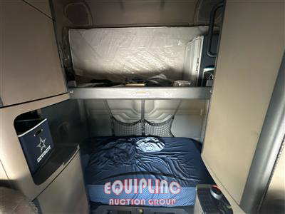 2018 Freightliner CASCADIA 6X4 T/A SLEEPER TRUCK