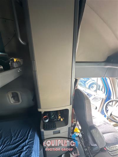 2018 Freightliner CASCADIA 6X4 T/A SLEEPER TRUCK