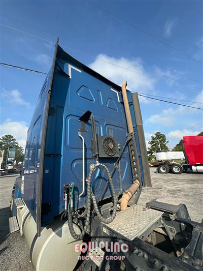 2018 Freightliner CASCADIA 6X4 T/A SLEEPER TRUCK