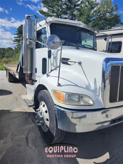 2017 Peterbilt 337 4X2 S/A 26FT FLATBED TRUCK