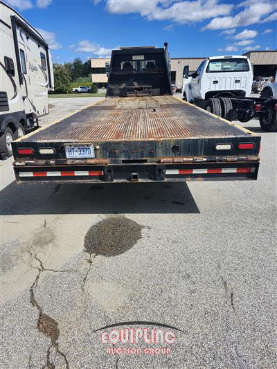 2017 Peterbilt 337 4X2 S/A 26FT FLATBED TRUCK