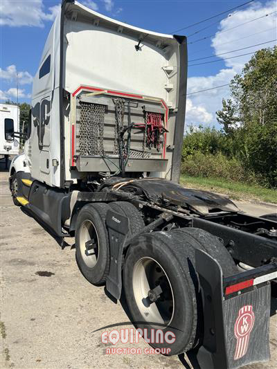 2021 Kenworth T680 6X4 T/A SLEEPER TRUCK TRA