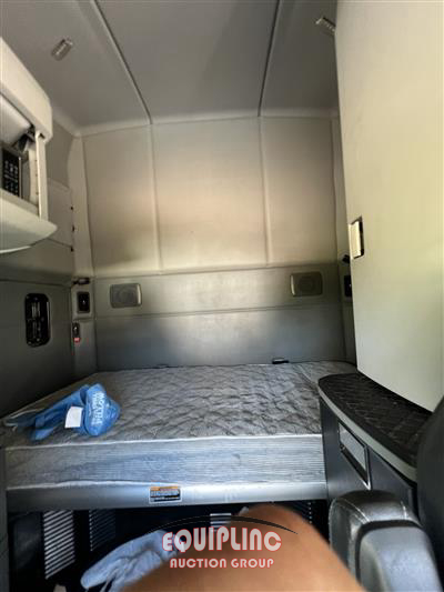 2021 Kenworth T680 6X4 T/A SLEEPER TRUCK TRA