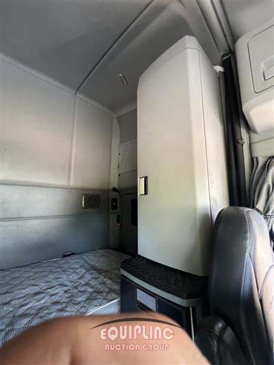 2021 Kenworth T680 6X4 T/A SLEEPER TRUCK TRA