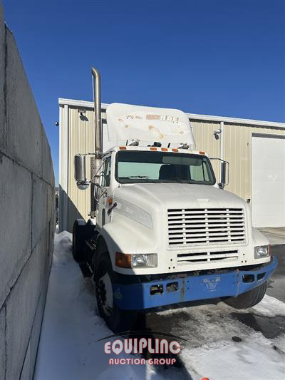 2001 International 8100 4X2 S/A DAY CAB TRUCK TRA