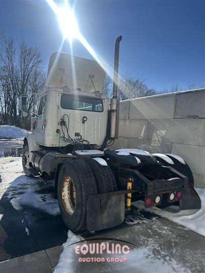 2001 International 8100 4X2 S/A DAY CAB TRUCK TRA