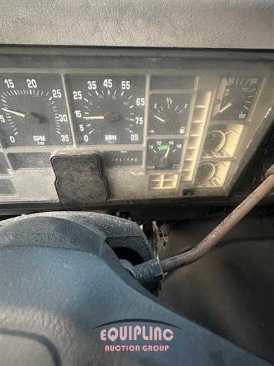2001 International 8100 4X2 S/A DAY CAB TRUCK TRA