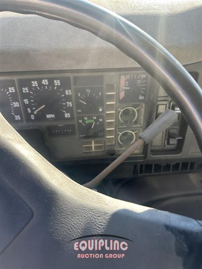 2001 International 8100 4X2 S/A DAY CAB TRUCK TRA