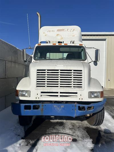 2001 International 8100 4X2 S/A DAY CAB TRUCK TRA