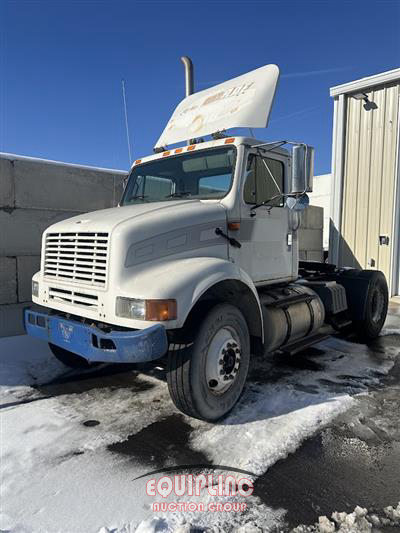 2001 International 8100 4X2 S/A DAY CAB TRUCK TRA