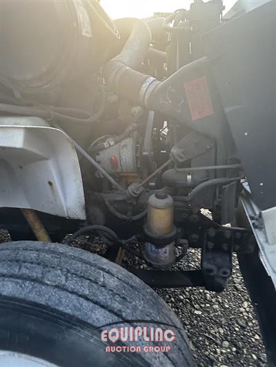 2001 International 8100 4X2 S/A DAY CAB TRUCK TRA