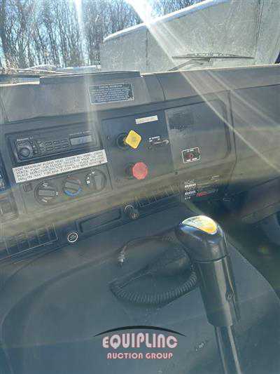 2001 International 8100 4X2 S/A DAY CAB TRUCK TRA