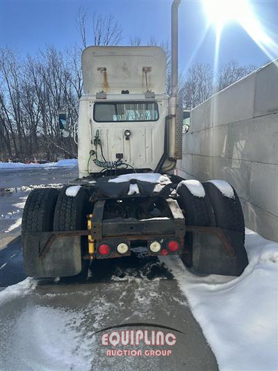 2001 International 8100 4X2 S/A DAY CAB TRUCK TRA