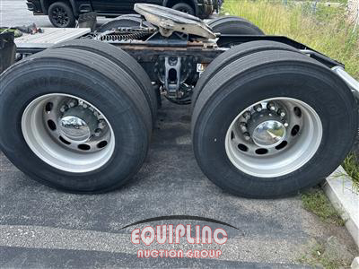 2019 Peterbilt 389 T/A 6X4 SLEEPER TRUCK TRAC