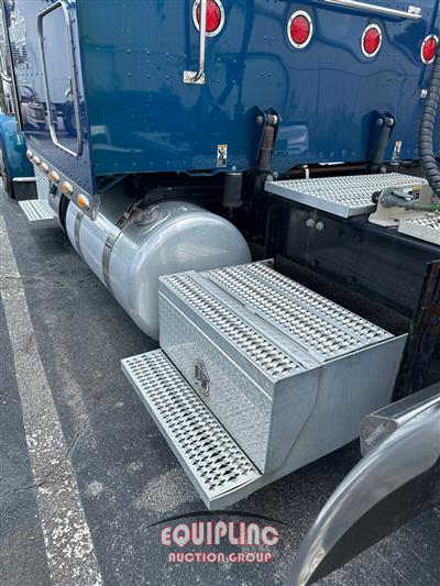 2019 Peterbilt 389 T/A 6X4 SLEEPER TRUCK TRAC