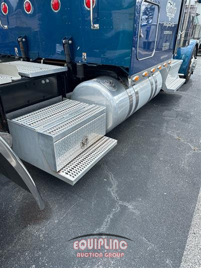 2019 Peterbilt 389 T/A 6X4 SLEEPER TRUCK TRAC