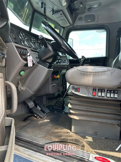 2019 Peterbilt 389 T/A 6X4 SLEEPER TRUCK TRAC