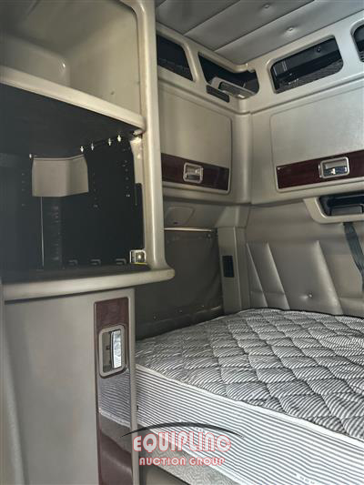 2019 Peterbilt 389 T/A 6X4 SLEEPER TRUCK TRAC