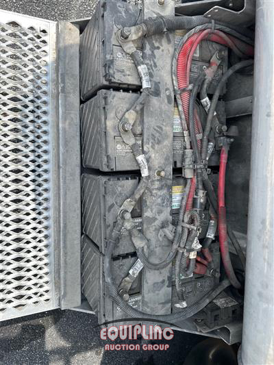 2019 Peterbilt 389 T/A 6X4 SLEEPER TRUCK TRAC