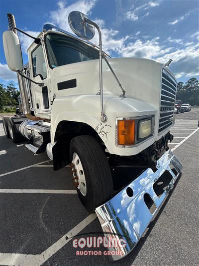 2014 Mack Pinnacle