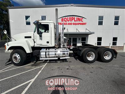 2014 Mack Pinnacle