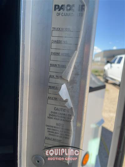2005 Kenworth T300 4X2 S/A DAY CAB TOTER TRU