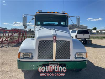 2005 Kenworth T300 4X2 S/A DAY CAB TOTER TRU