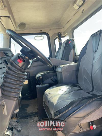2005 Kenworth T300 4X2 S/A DAY CAB TOTER TRU