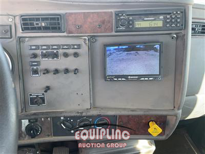 2005 Kenworth T300 4X2 S/A DAY CAB TOTER TRU