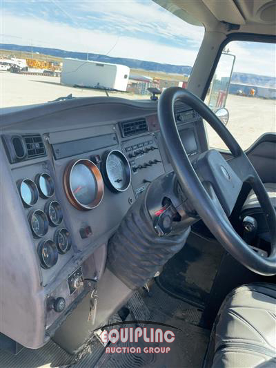 2005 Kenworth T300 4X2 S/A DAY CAB TOTER TRU