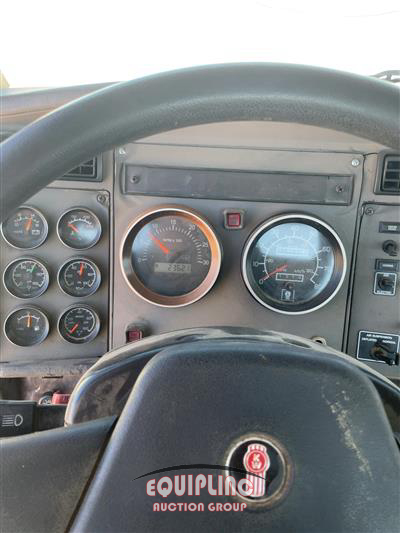 2005 Kenworth T300 4X2 S/A DAY CAB TOTER TRU