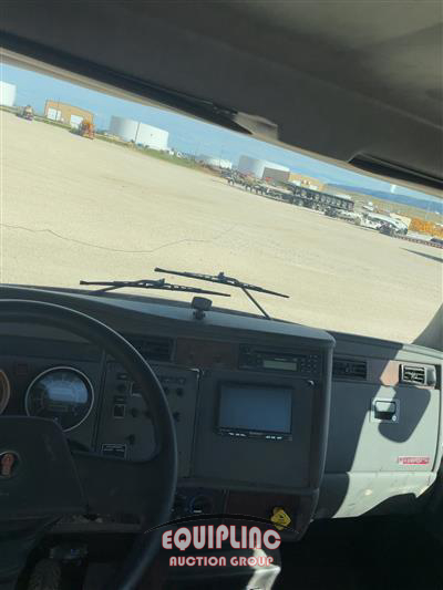 2005 Kenworth T300 4X2 S/A DAY CAB TOTER TRU