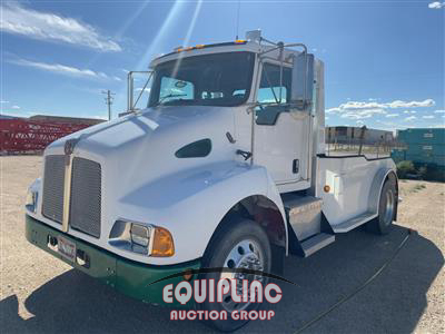 2005 Kenworth T300 4X2 S/A DAY CAB TOTER TRU