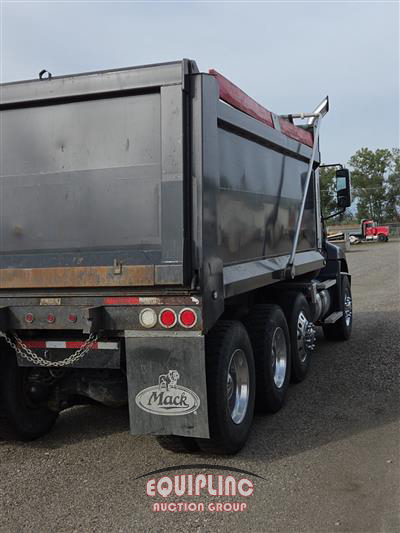 2016 Mack CXU612 TRI/A DUMP TRUCK