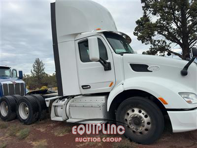 2017 Peterbilt 579 6X4 T/A DAY CAB TRUCK