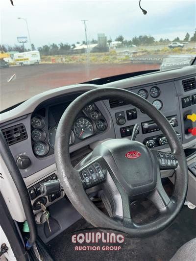 2017 Peterbilt 579 6X4 T/A DAY CAB TRUCK