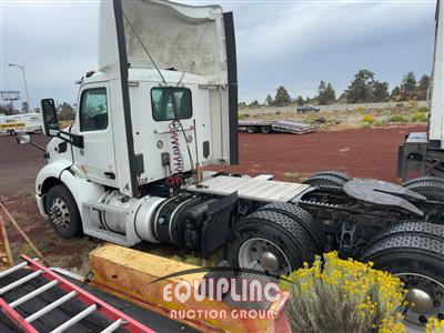 2017 Peterbilt 579 6X4 T/A DAY CAB TRUCK