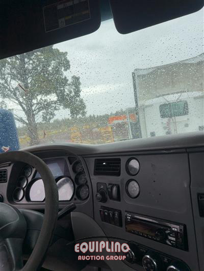 2016 Peterbilt 579 6X4 T/A DAY CAB TRUCK