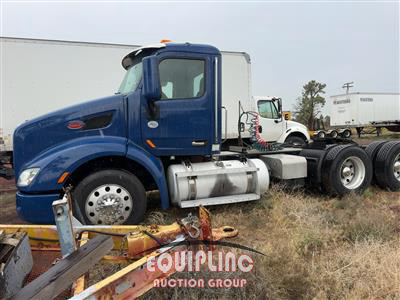 2016 Peterbilt 579 6X4 T/A DAY CAB TRUCK