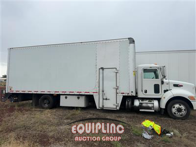 2015 Peterbilt 330 4X2 S/A 26FT NON CDL BOX T
