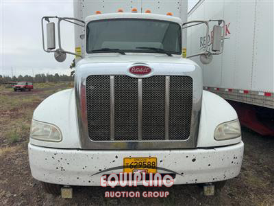 2015 Peterbilt 330 4X2 S/A 26FT NON CDL BOX T