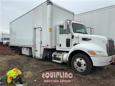 2015 Peterbilt 330 4X2 S/A 26FT NON CDL BOX T