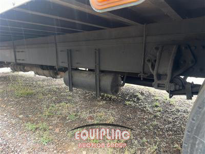 2015 Peterbilt 330 4X2 S/A 26FT NON CDL BOX T