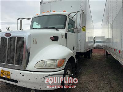 2015 Peterbilt 330 4X2 S/A 26FT NON CDL BOX T