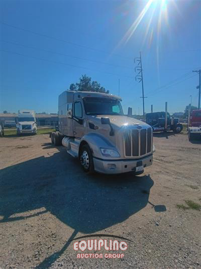 2019 Peterbilt 579 6X4 T/A SLEEPER TRUCK TRAC