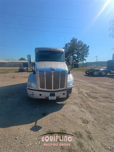 2019 Peterbilt 579 6X4 T/A SLEEPER TRUCK TRAC